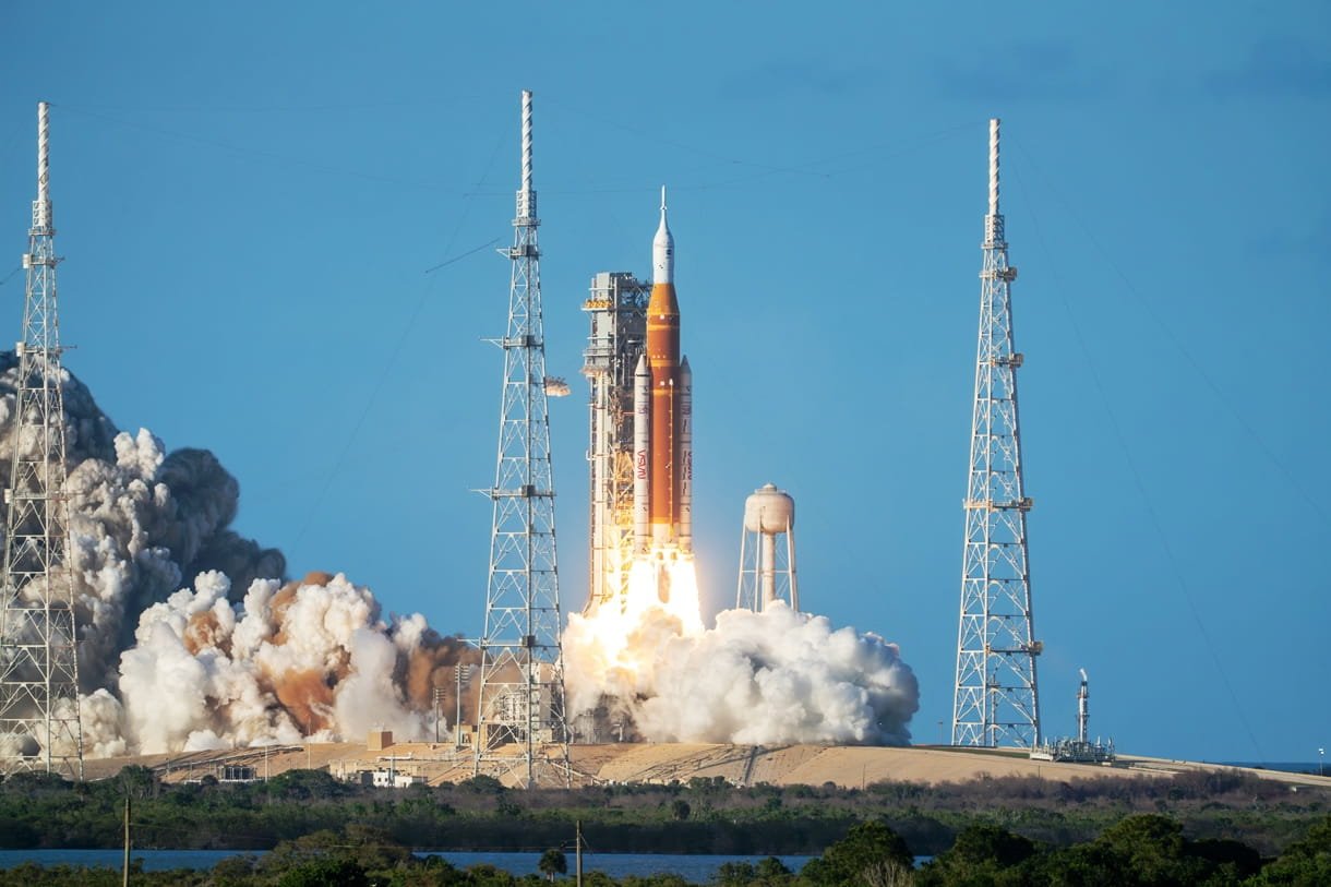 Artemis_II_Launch_(KSC-04012026-Artemis_II_Launch-2) (1).jpg